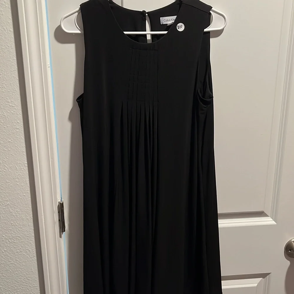 Dresses - Picture 7 of 12